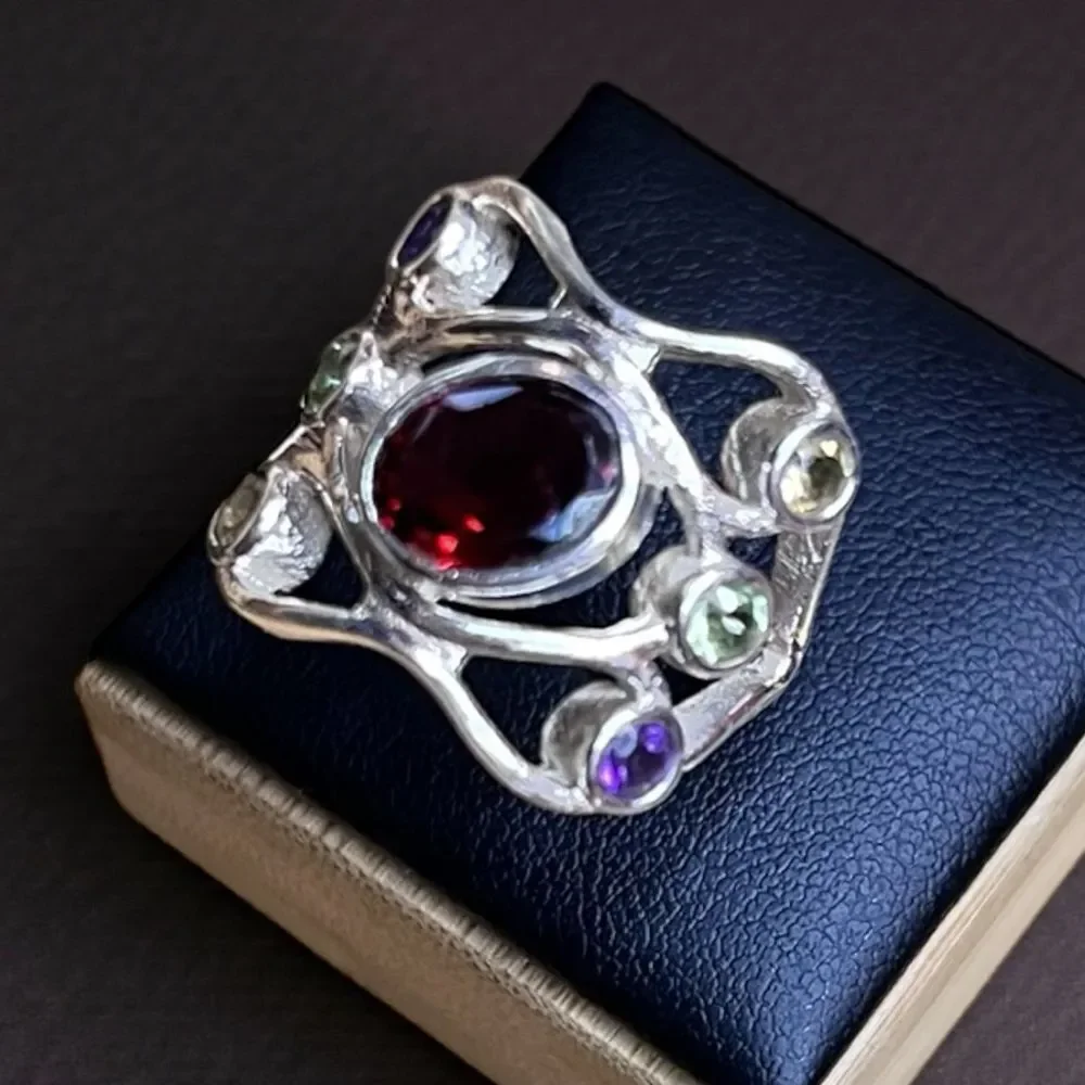 925 Sterling Silver this exquisite